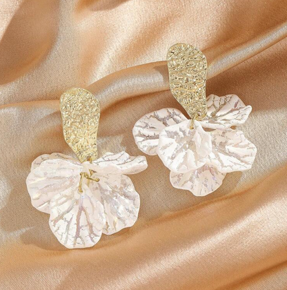 Boucles d'oreilles pendantes en résine blanche en forme de feuille , acier inoxydable