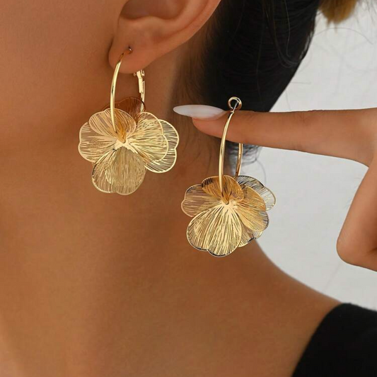 Boucles d'oreilles créoles florales ajourées, boucles d'oreilles à fleurs élégantes en or, acier inoxydable