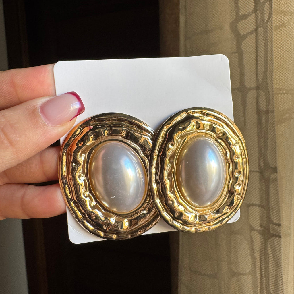 paire Boucles d'oreilles élégantes vintage ovales avec inclusions de perles géométriques texturées