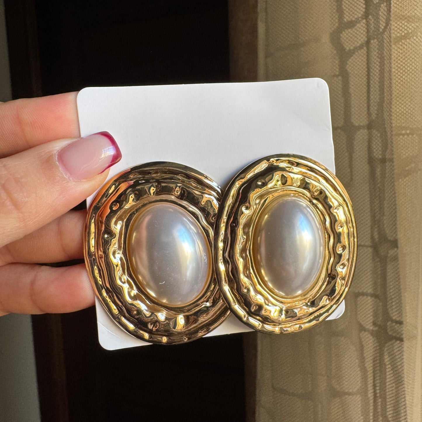paire Boucles d'oreilles élégantes vintage ovales avec inclusions de perles géométriques texturées