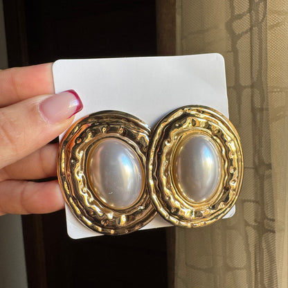 paire Boucles d'oreilles élégantes vintage ovales avec inclusions de perles géométriques texturées