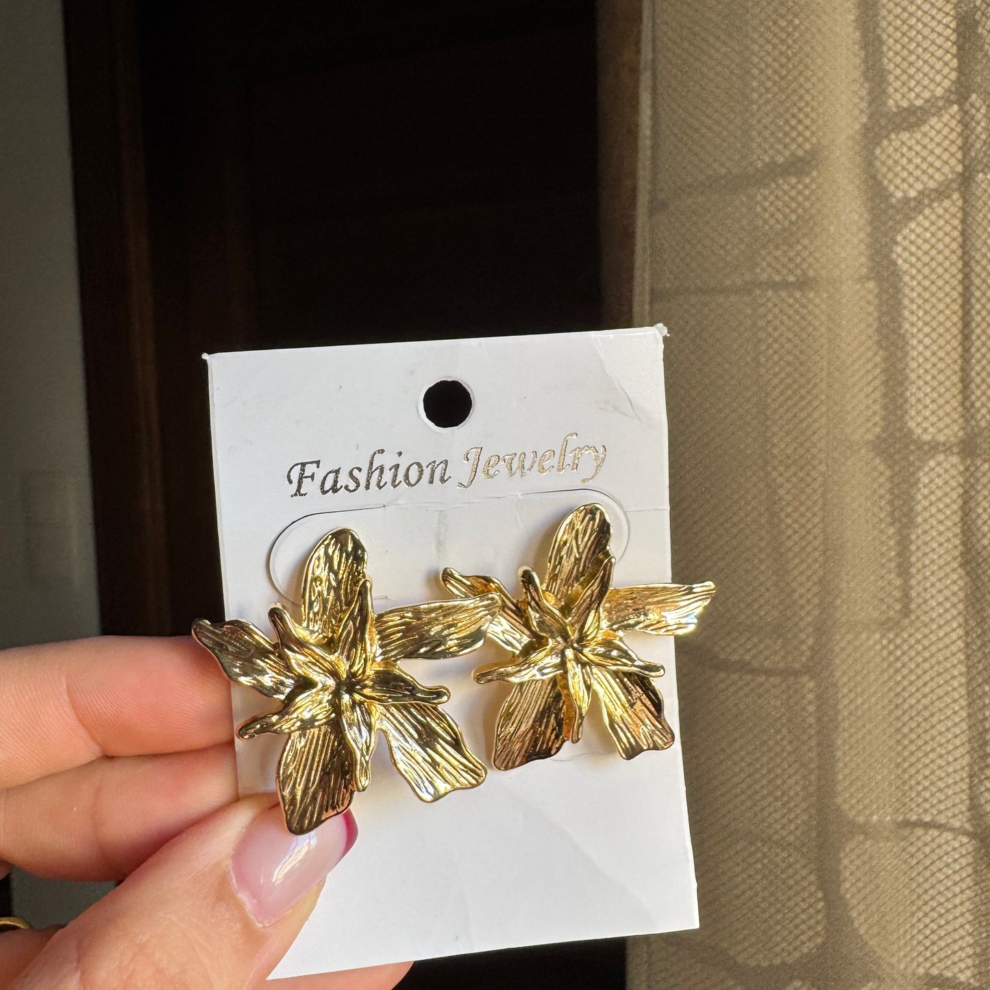 1 pièce Boucle d'oreille clou en métal élégante et avec fleur
