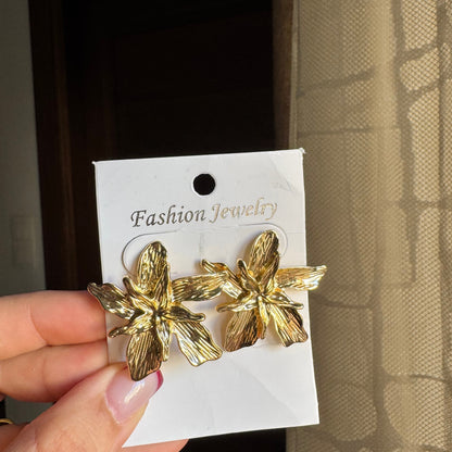 1 pièce Boucle d'oreille clou en métal élégante et avec fleur