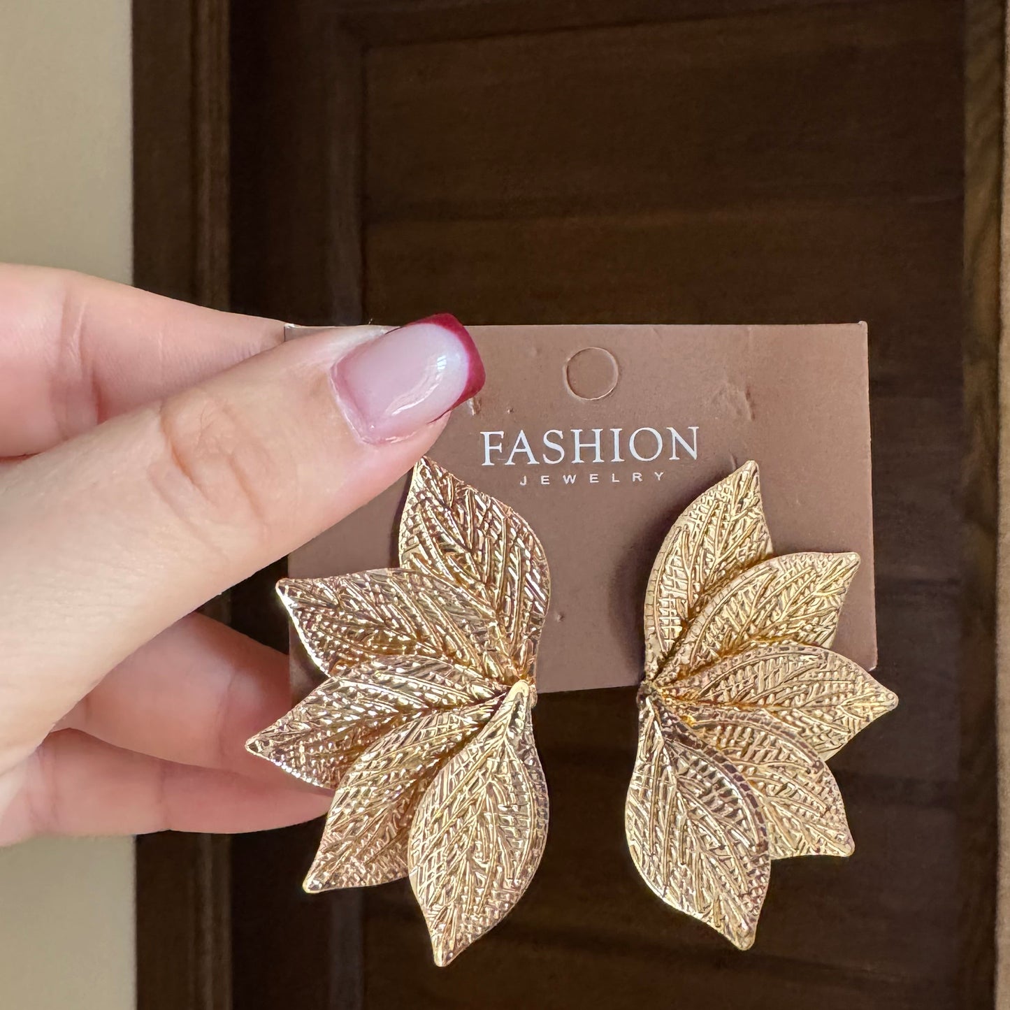Paire de Boucles d'oreilles symétriques en forme de feuille texturées, élégantes et à la mode pour femmes