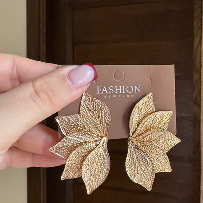 Paire de Boucles d'oreilles symétriques en forme de feuille texturées, élégantes et à la mode pour femmes