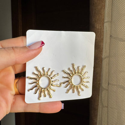 1 paire de boucles d'oreilles dorées de style bohème en forme de soleil, convenant pour le port quotidien et la tenue de plage - boucles d'oreilles en acier inoxydable